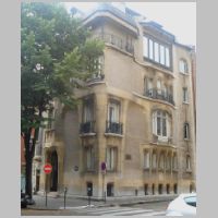 Paris, Hector Guimard's building, 1909, photo Rebexho , Wikipedia.JPG